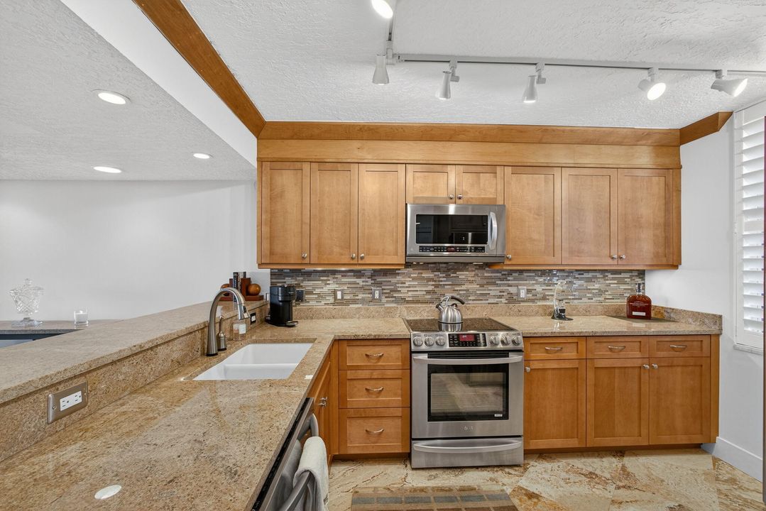 待售: $879,000 (2 贝兹, 2 浴室, 1295 平方英尺)