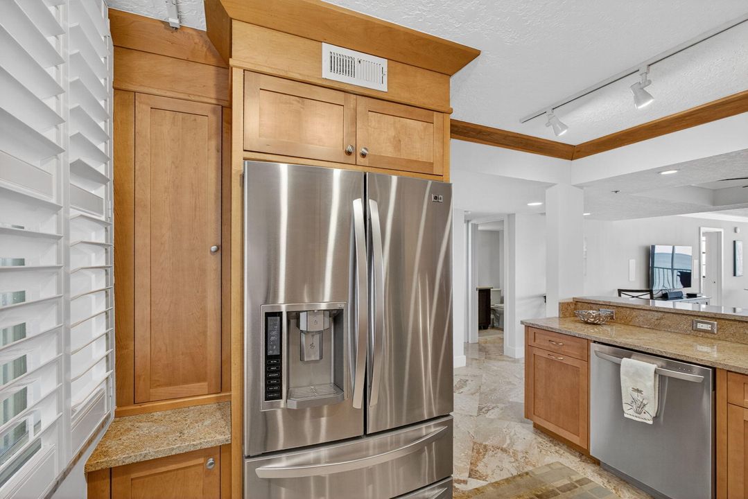 待售: $879,000 (2 贝兹, 2 浴室, 1295 平方英尺)