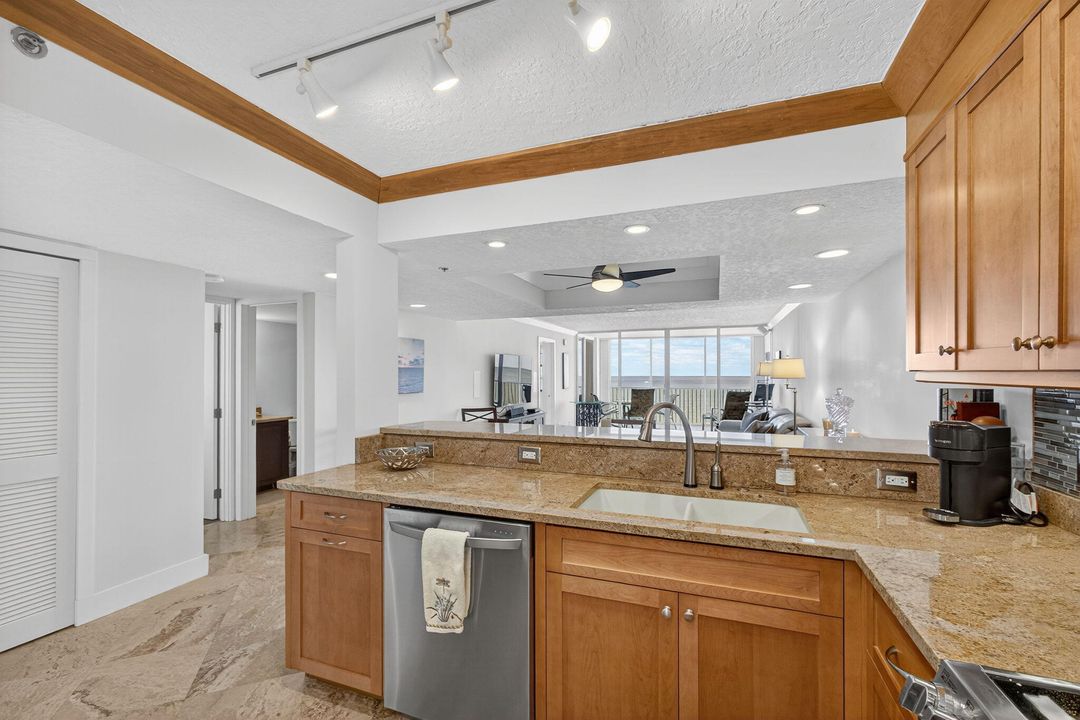 待售: $879,000 (2 贝兹, 2 浴室, 1295 平方英尺)