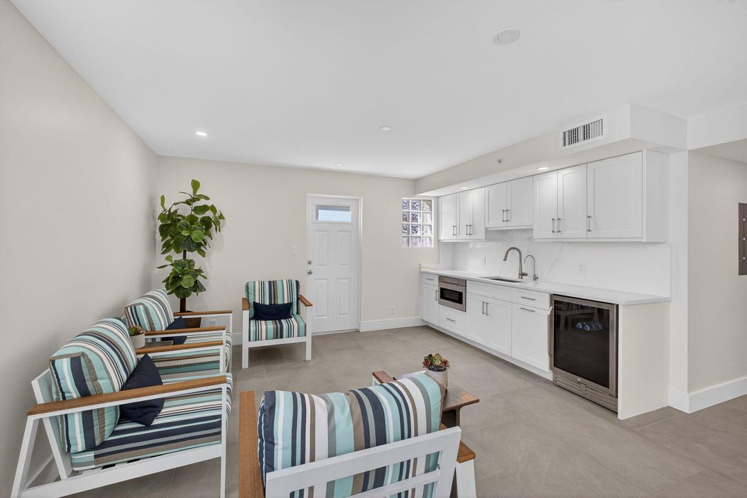 待售: $879,000 (2 贝兹, 2 浴室, 1295 平方英尺)