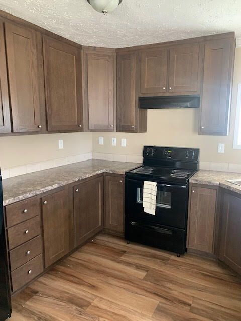 For Sale: $57,000 (2 beds, 1 baths, 742 Square Feet)