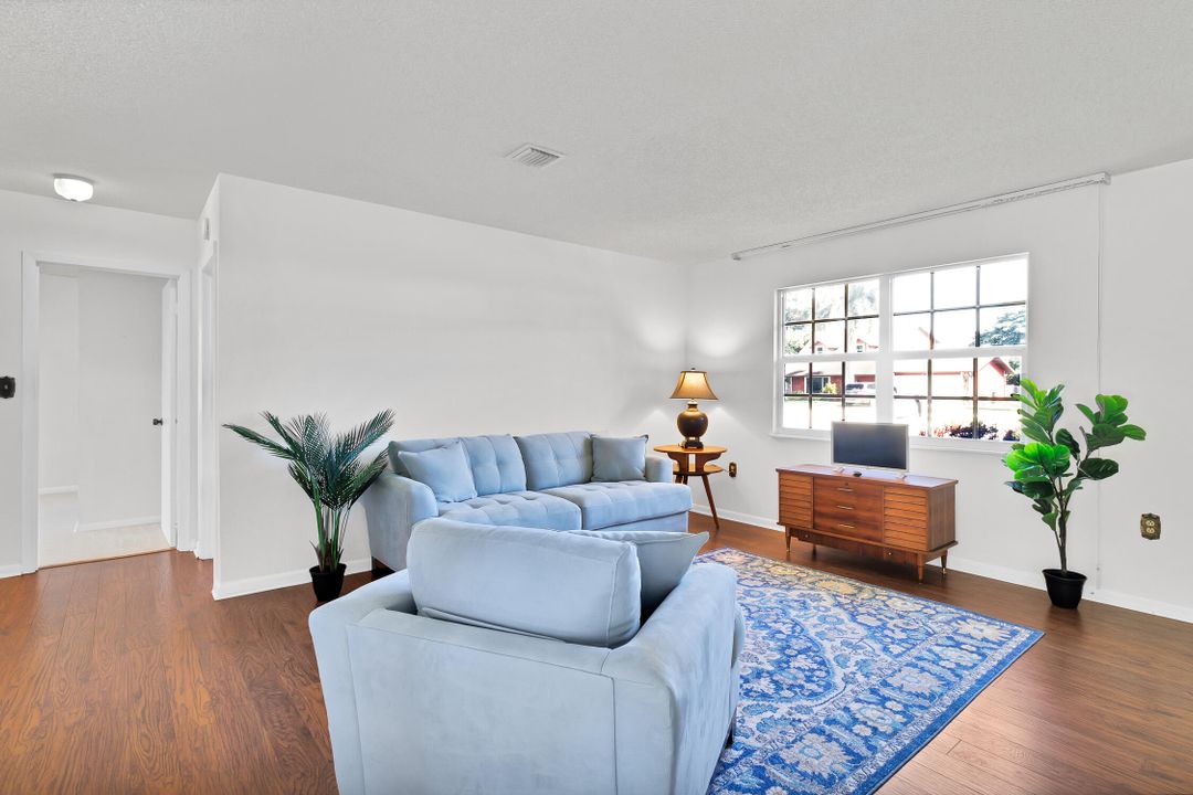 For Sale: $250,000 (2 beds, 2 baths, 1224 Square Feet)