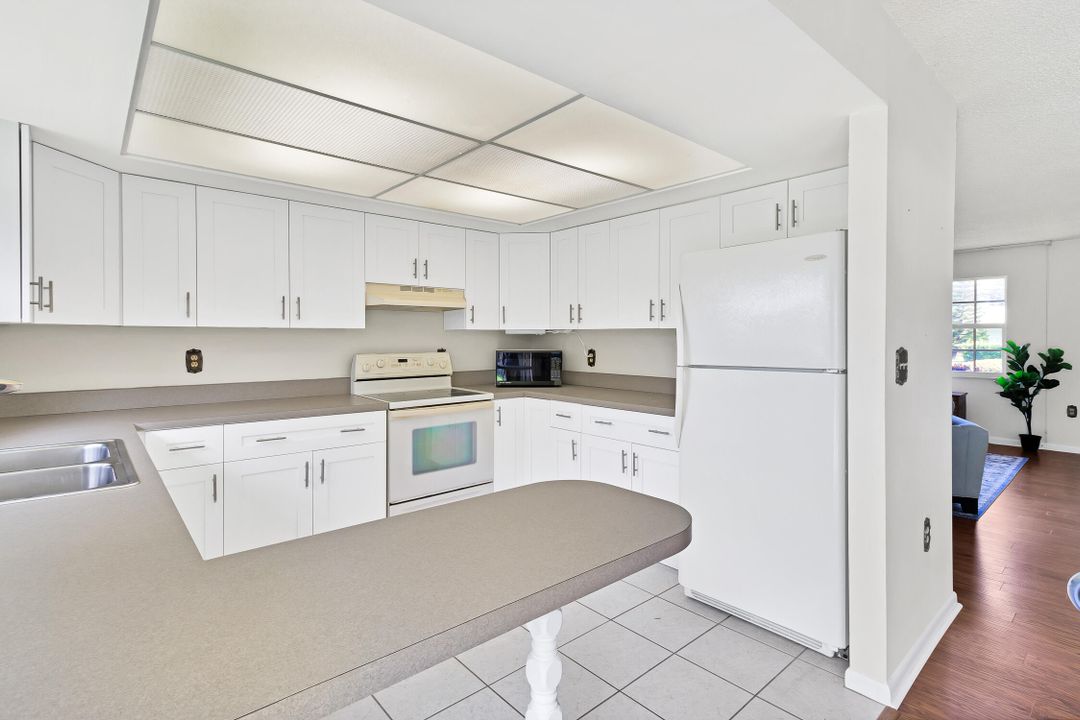 For Sale: $250,000 (2 beds, 2 baths, 1224 Square Feet)