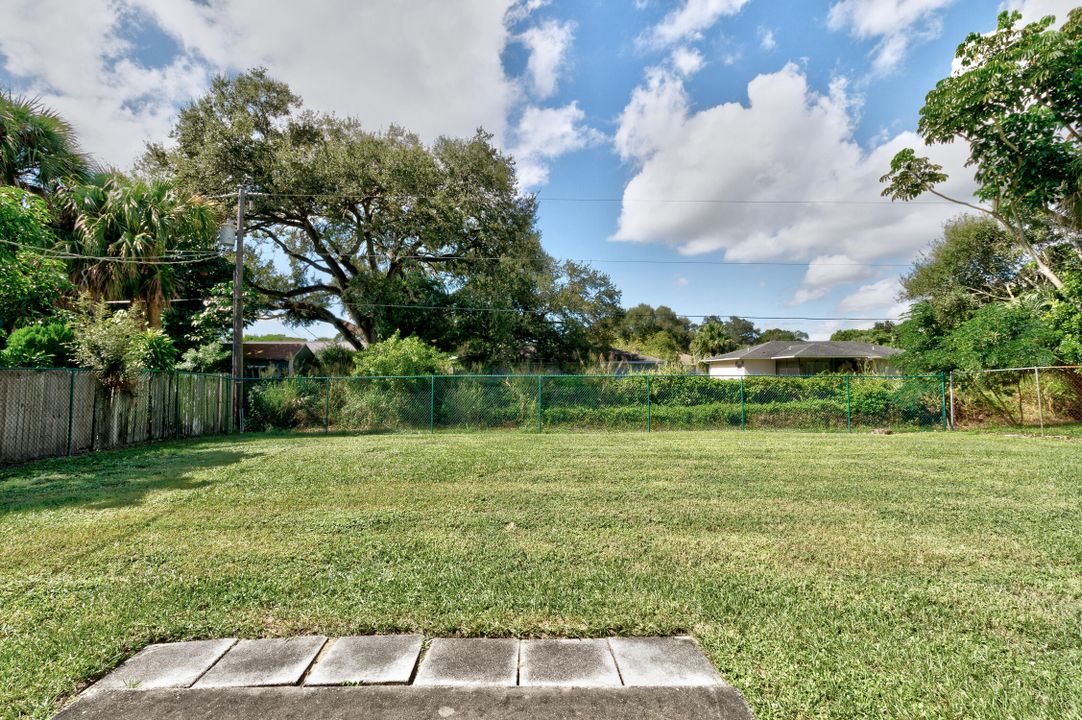 For Sale: $250,000 (2 beds, 2 baths, 1224 Square Feet)