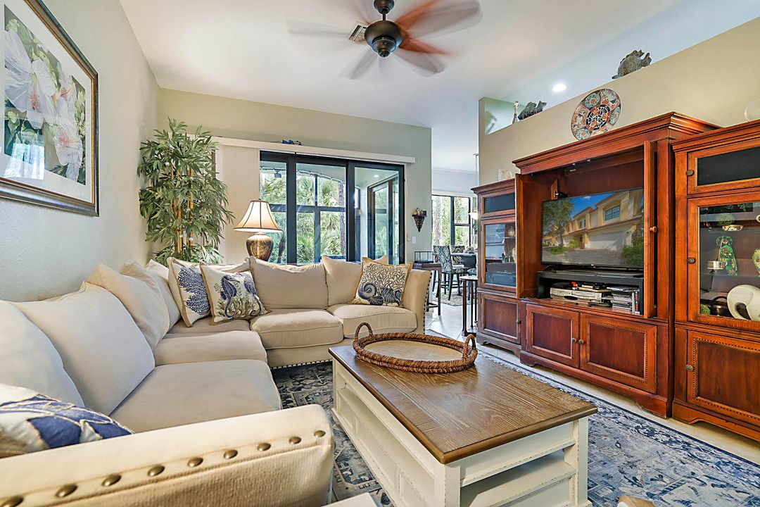 En Venta: $425,000 (3 camas, 2 baños, 2031 Pies cuadrados)