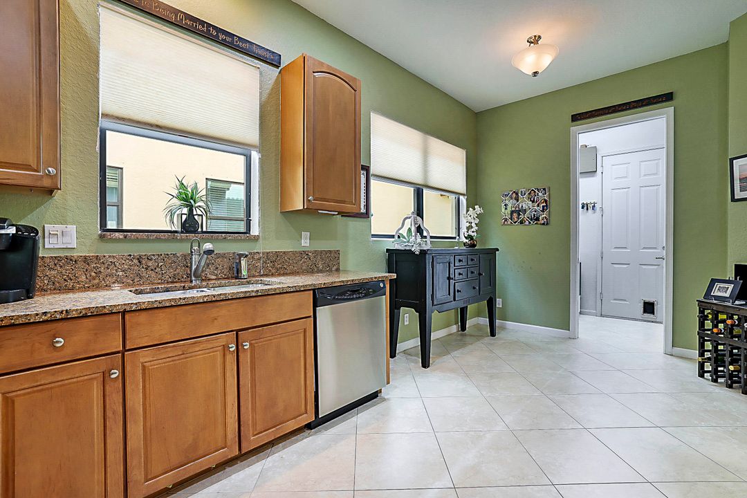 En Venta: $425,000 (3 camas, 2 baños, 2031 Pies cuadrados)