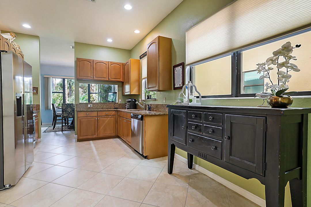 En Venta: $425,000 (3 camas, 2 baños, 2031 Pies cuadrados)