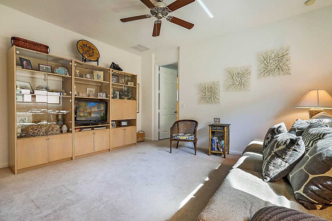 En Venta: $425,000 (3 camas, 2 baños, 2031 Pies cuadrados)