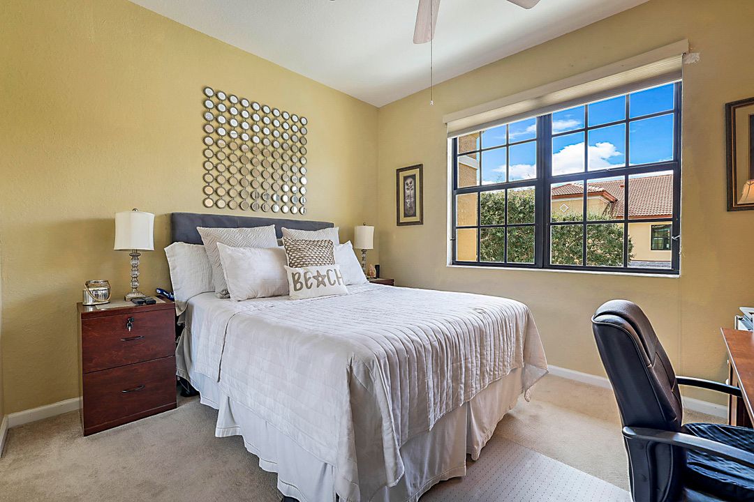 En Venta: $425,000 (3 camas, 2 baños, 2031 Pies cuadrados)