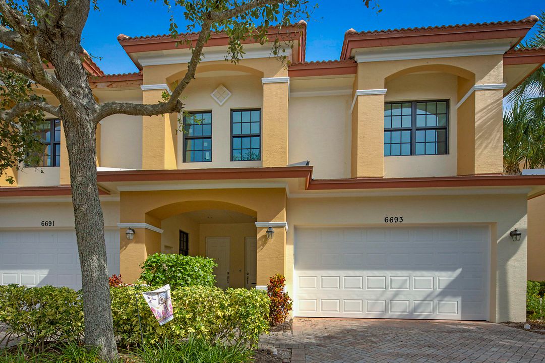 En Venta: $425,000 (3 camas, 2 baños, 2031 Pies cuadrados)