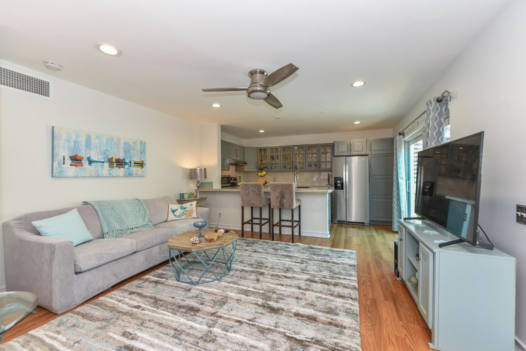 На продажу: $329,000 (1 спален, 1 ванн, 740 Квадратных фут)