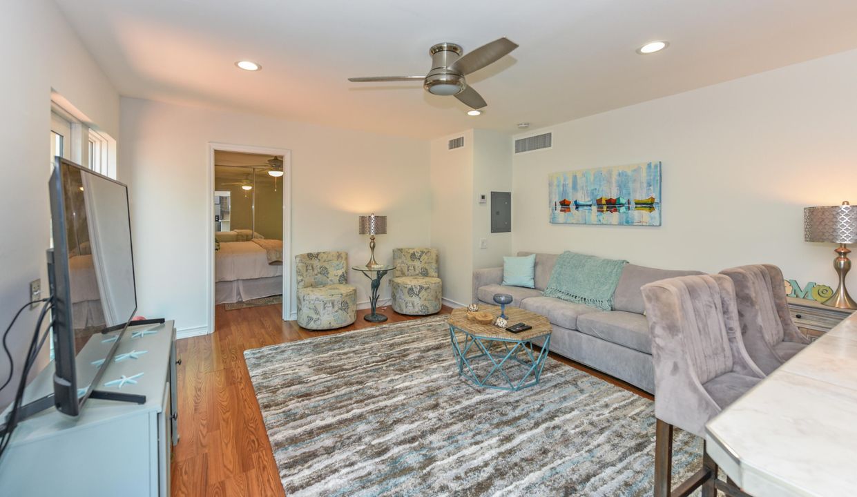 На продажу: $329,000 (1 спален, 1 ванн, 740 Квадратных фут)