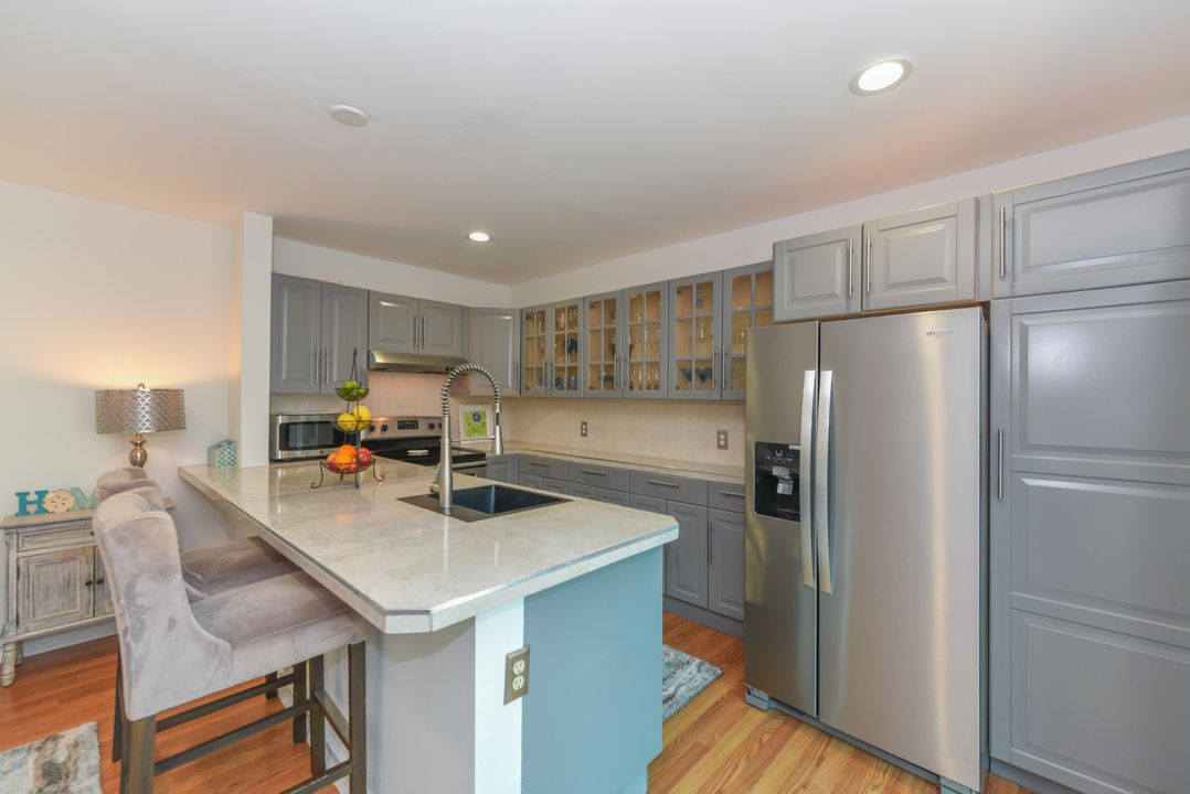 На продажу: $329,000 (1 спален, 1 ванн, 740 Квадратных фут)