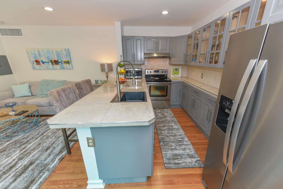 На продажу: $329,000 (1 спален, 1 ванн, 740 Квадратных фут)