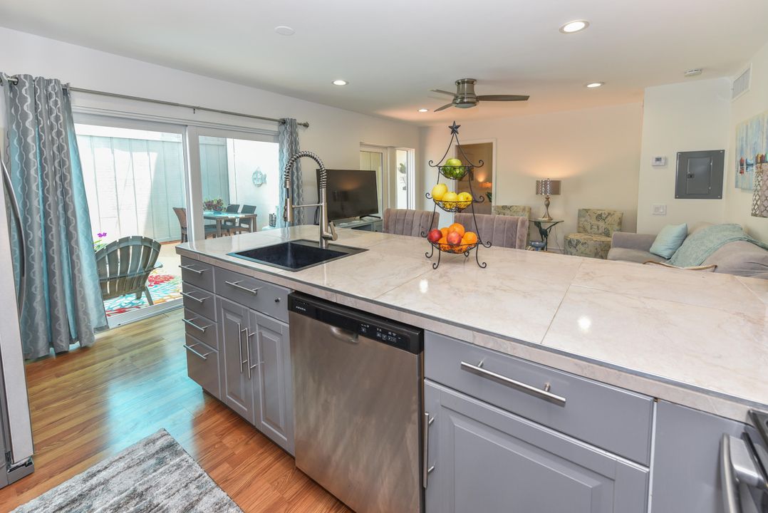 На продажу: $329,000 (1 спален, 1 ванн, 740 Квадратных фут)