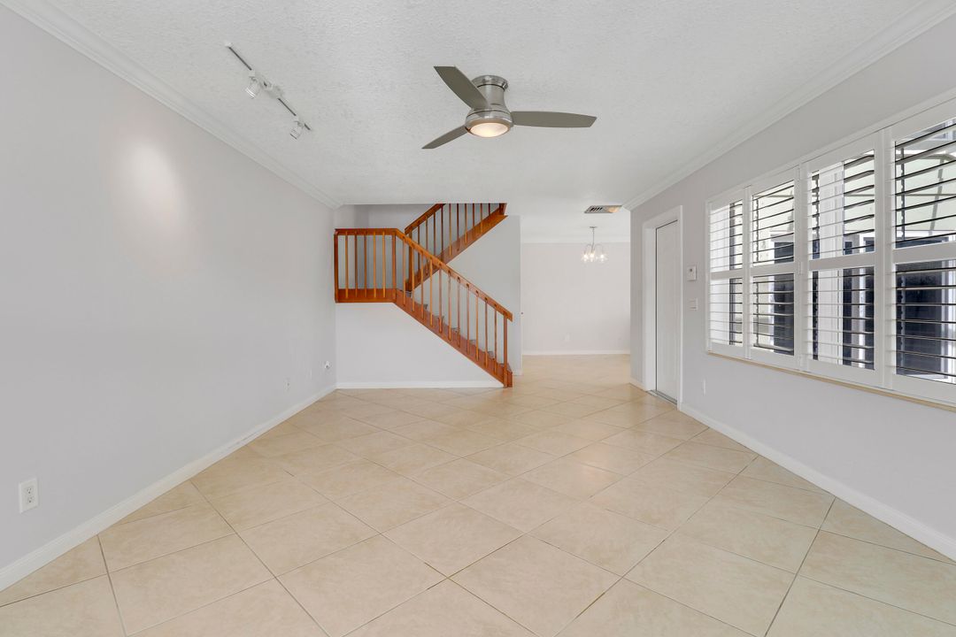 En Venta: $348,995 (2 camas, 2 baños, 1362 Pies cuadrados)