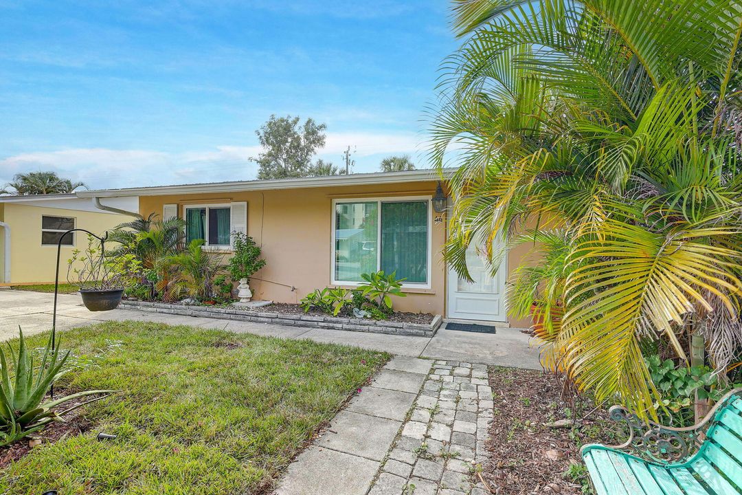 Active With Contract: $275,000 (2 beds, 1 baths, 1073 Square Feet)