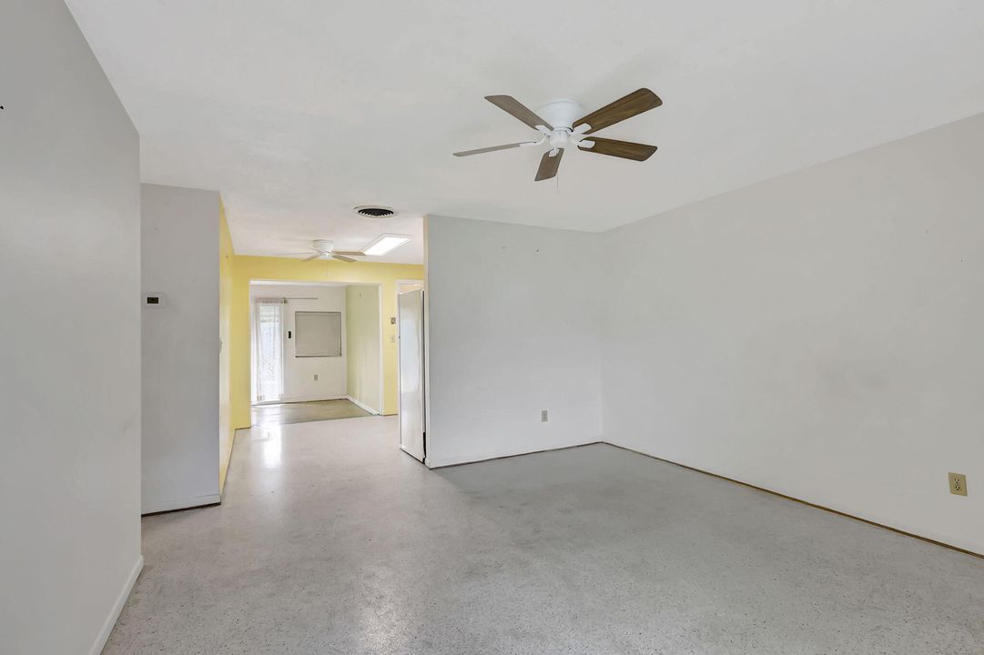 Active With Contract: $275,000 (2 beds, 1 baths, 1073 Square Feet)