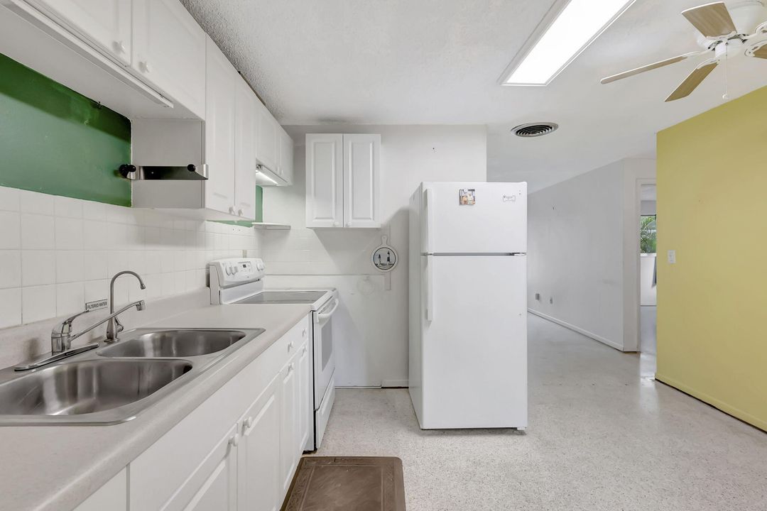 Active With Contract: $275,000 (2 beds, 1 baths, 1073 Square Feet)