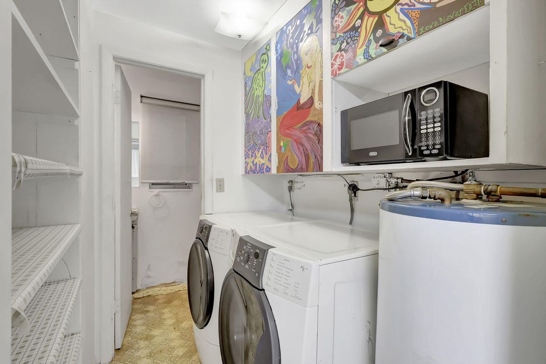 Active With Contract: $275,000 (2 beds, 1 baths, 1073 Square Feet)