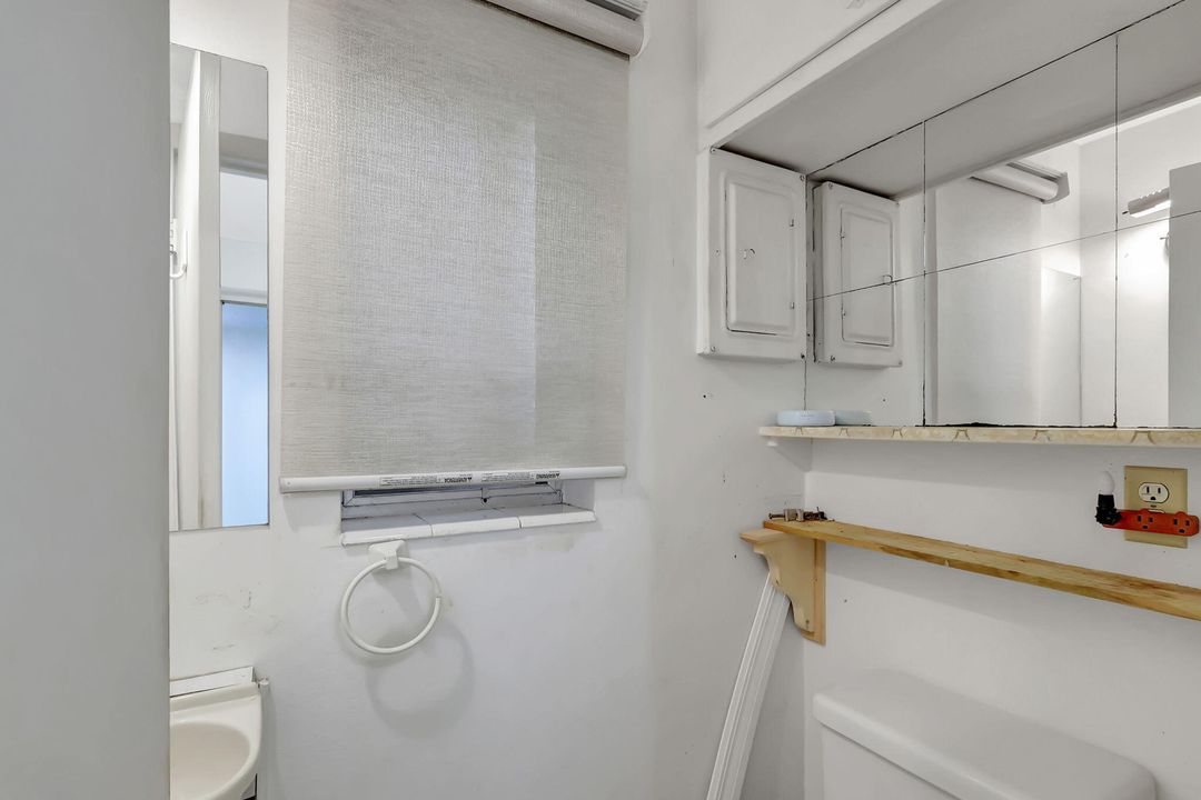 Active With Contract: $275,000 (2 beds, 1 baths, 1073 Square Feet)