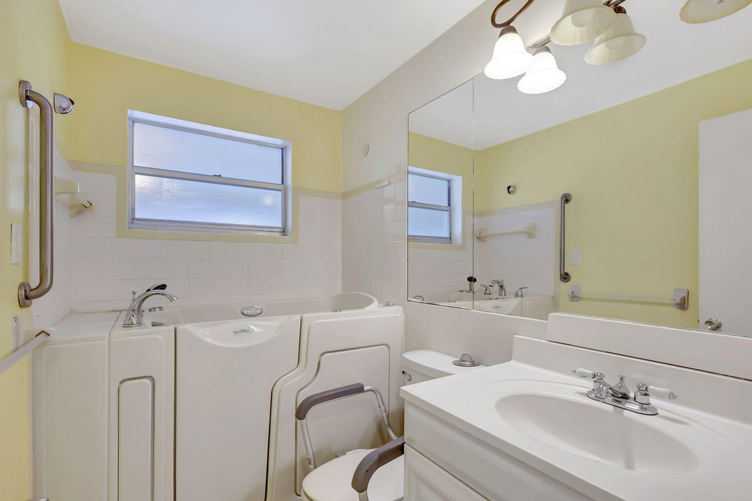 Active With Contract: $275,000 (2 beds, 1 baths, 1073 Square Feet)