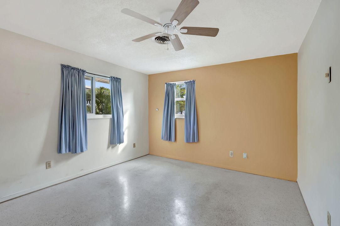 Active With Contract: $275,000 (2 beds, 1 baths, 1073 Square Feet)