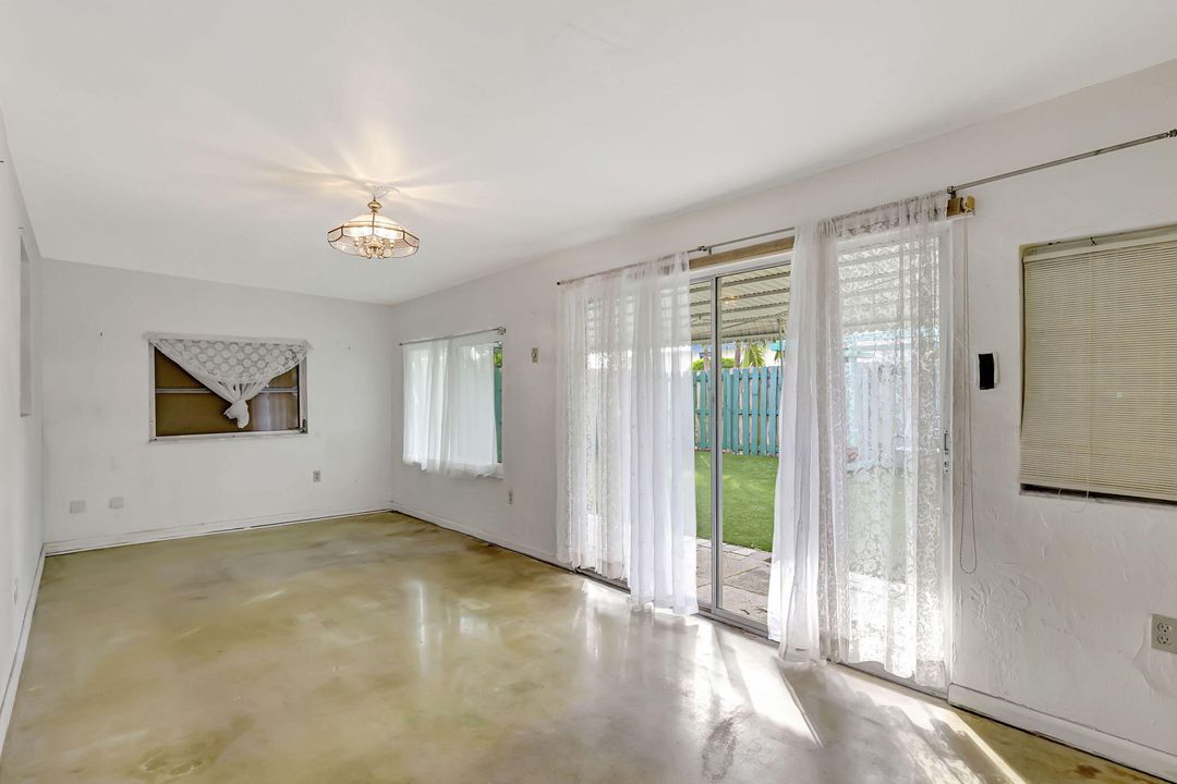 Active With Contract: $275,000 (2 beds, 1 baths, 1073 Square Feet)