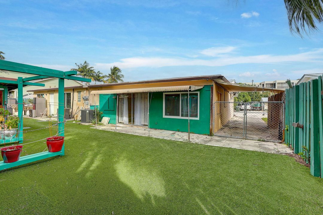 Active With Contract: $275,000 (2 beds, 1 baths, 1073 Square Feet)