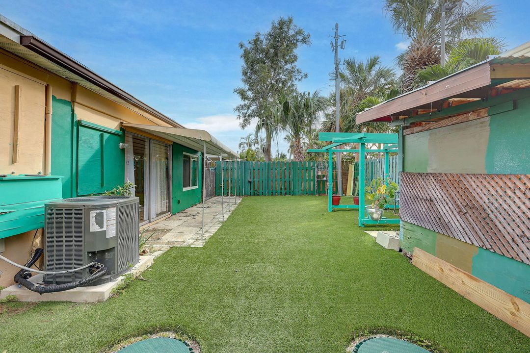 Active With Contract: $275,000 (2 beds, 1 baths, 1073 Square Feet)