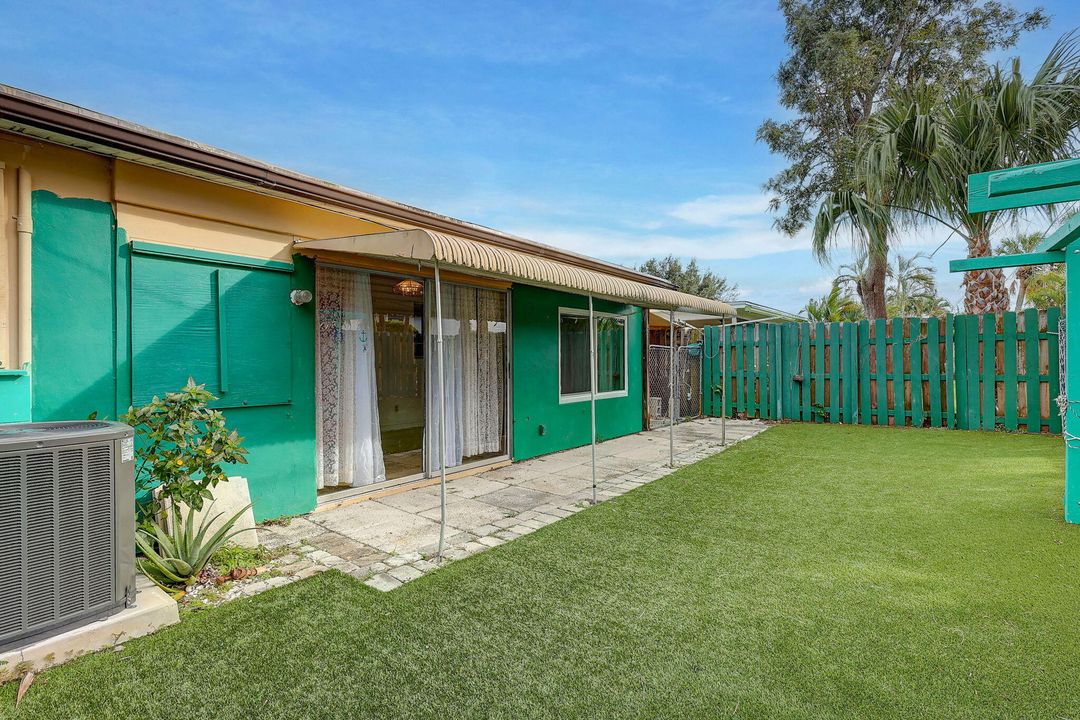 Active With Contract: $275,000 (2 beds, 1 baths, 1073 Square Feet)