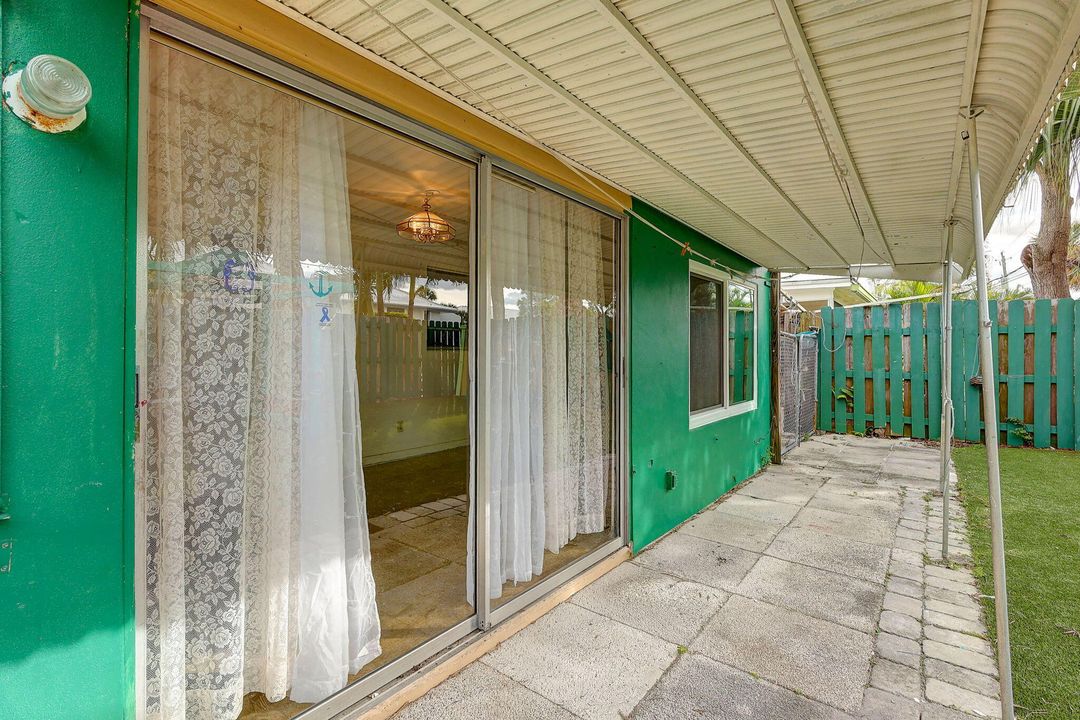 Active With Contract: $275,000 (2 beds, 1 baths, 1073 Square Feet)