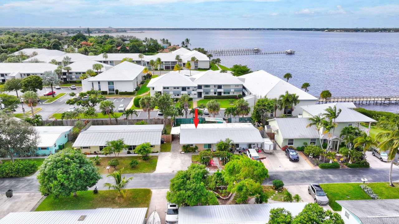 Active With Contract: $275,000 (2 beds, 1 baths, 1073 Square Feet)