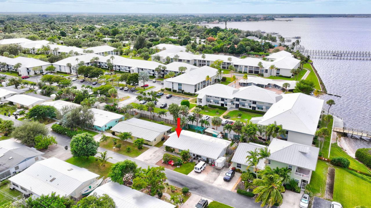 Active With Contract: $275,000 (2 beds, 1 baths, 1073 Square Feet)