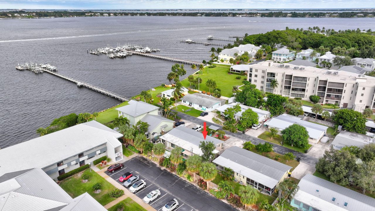 Active With Contract: $275,000 (2 beds, 1 baths, 1073 Square Feet)