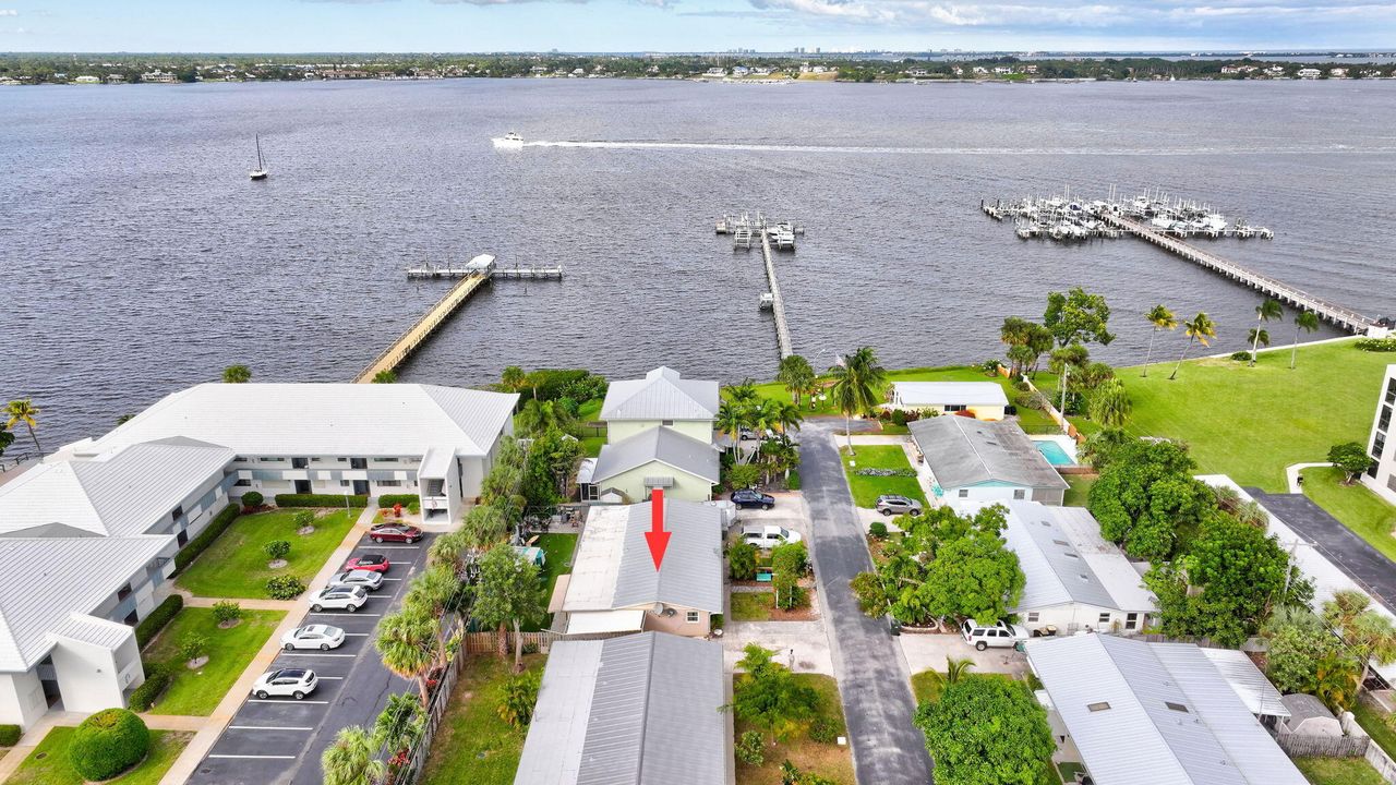 Active With Contract: $275,000 (2 beds, 1 baths, 1073 Square Feet)