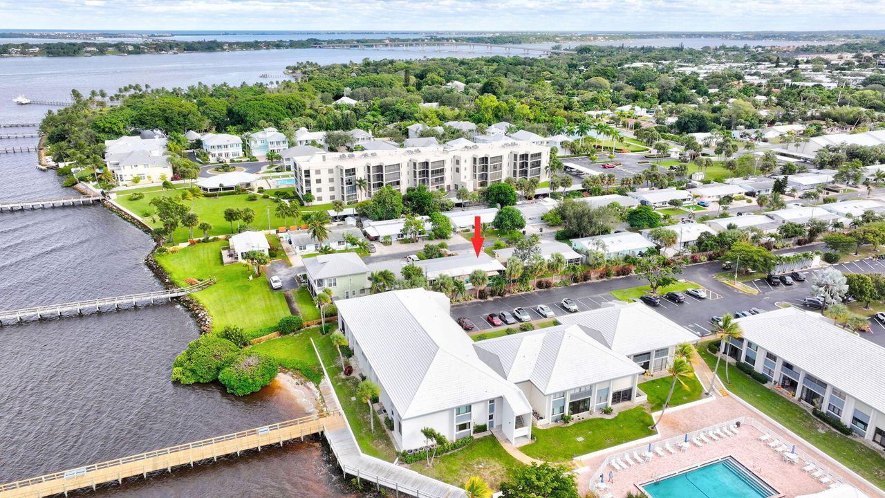 Active With Contract: $275,000 (2 beds, 1 baths, 1073 Square Feet)