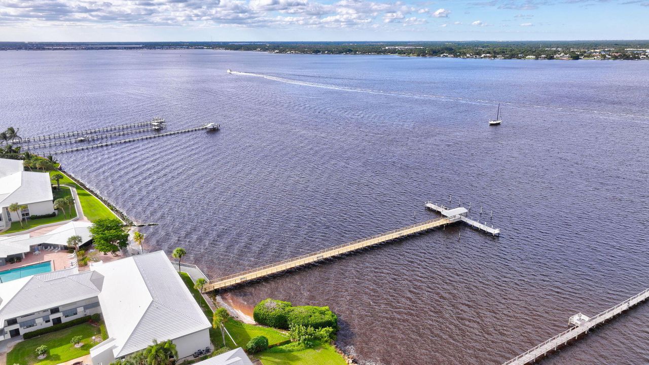 Active With Contract: $275,000 (2 beds, 1 baths, 1073 Square Feet)