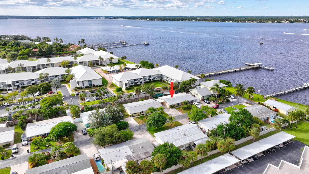 Active With Contract: $275,000 (2 beds, 1 baths, 1073 Square Feet)