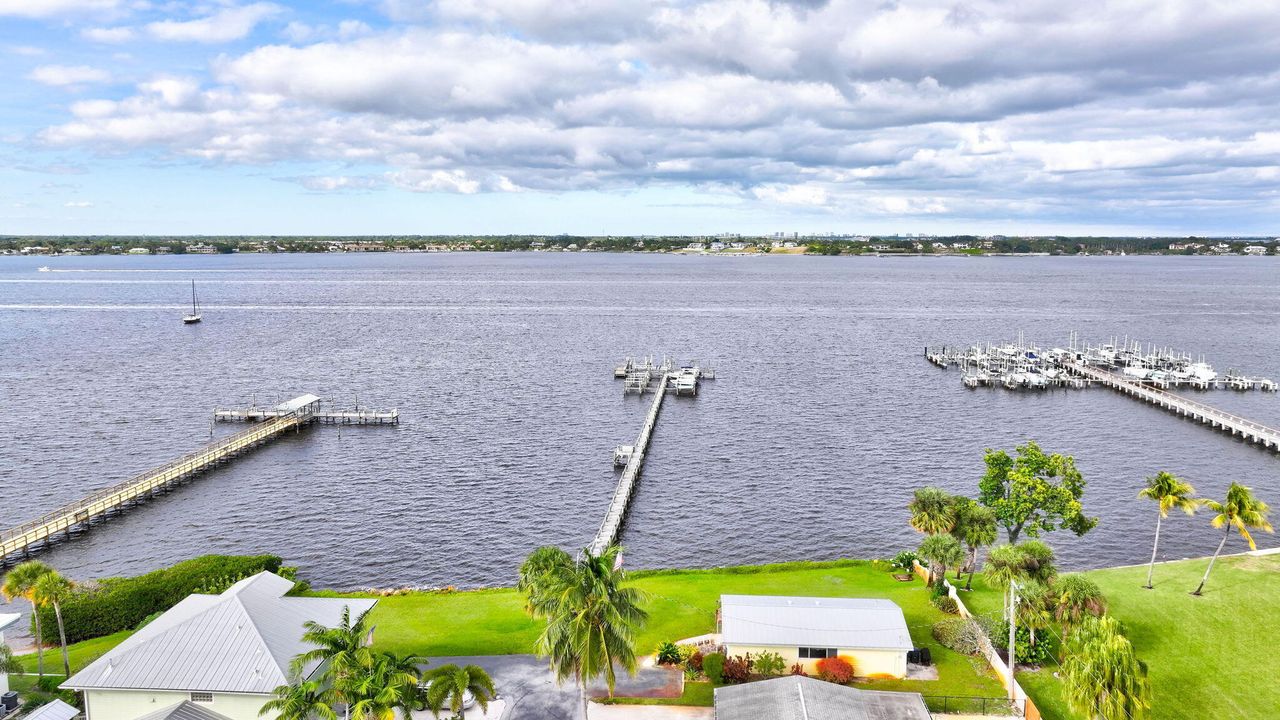 Active With Contract: $275,000 (2 beds, 1 baths, 1073 Square Feet)