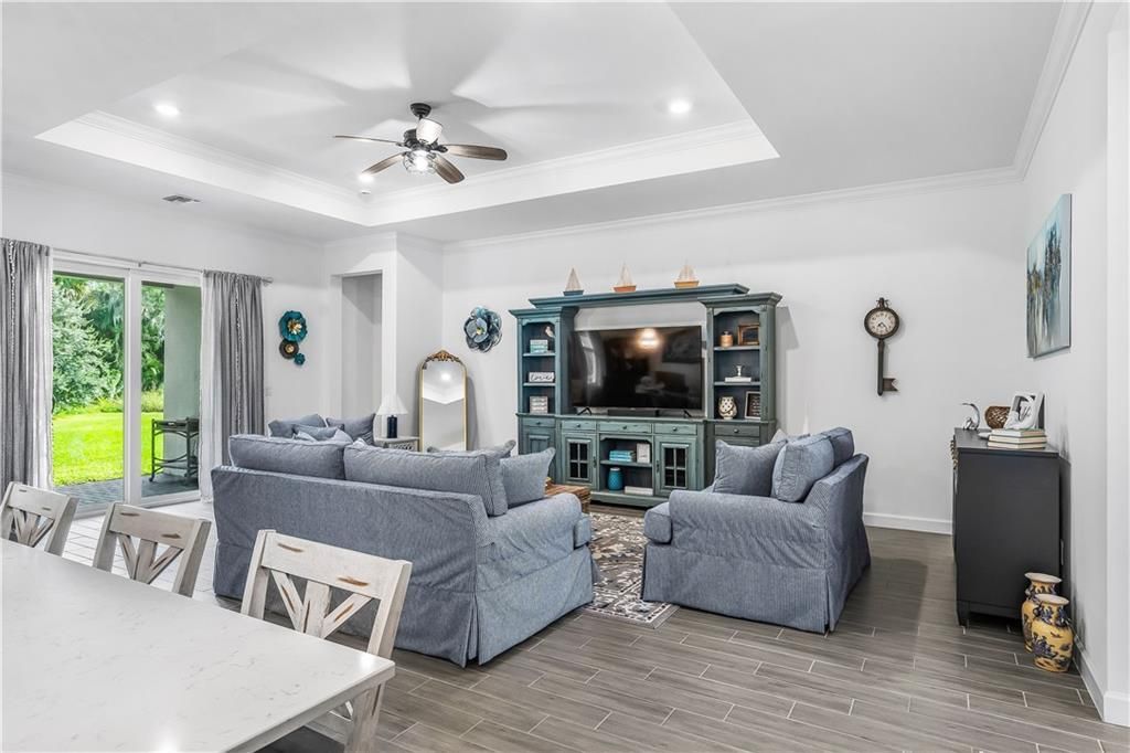 For Sale: $565,000 (3 beds, 2 baths, 2338 Square Feet)