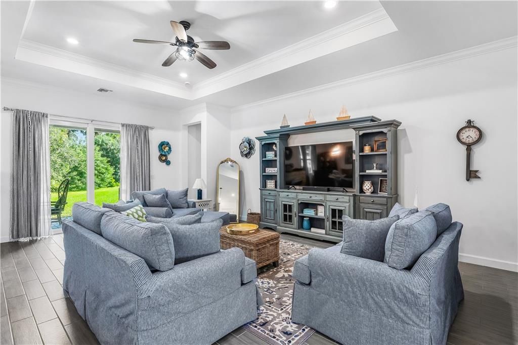 For Sale: $565,000 (3 beds, 2 baths, 2338 Square Feet)