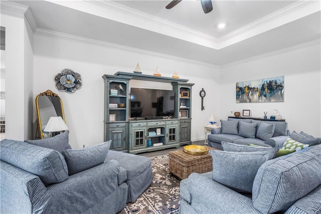 For Sale: $565,000 (3 beds, 2 baths, 2338 Square Feet)