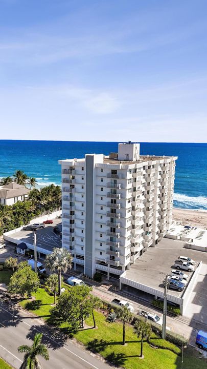 For Sale: $774,900 (2 beds, 2 baths, 1100 Square Feet)