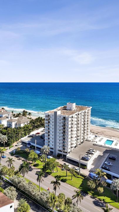 For Sale: $774,900 (2 beds, 2 baths, 1100 Square Feet)