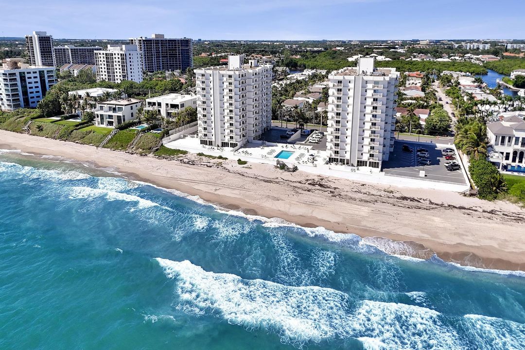 For Sale: $774,900 (2 beds, 2 baths, 1100 Square Feet)