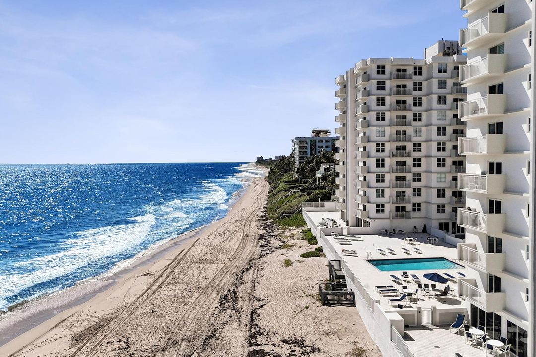 For Sale: $774,900 (2 beds, 2 baths, 1100 Square Feet)