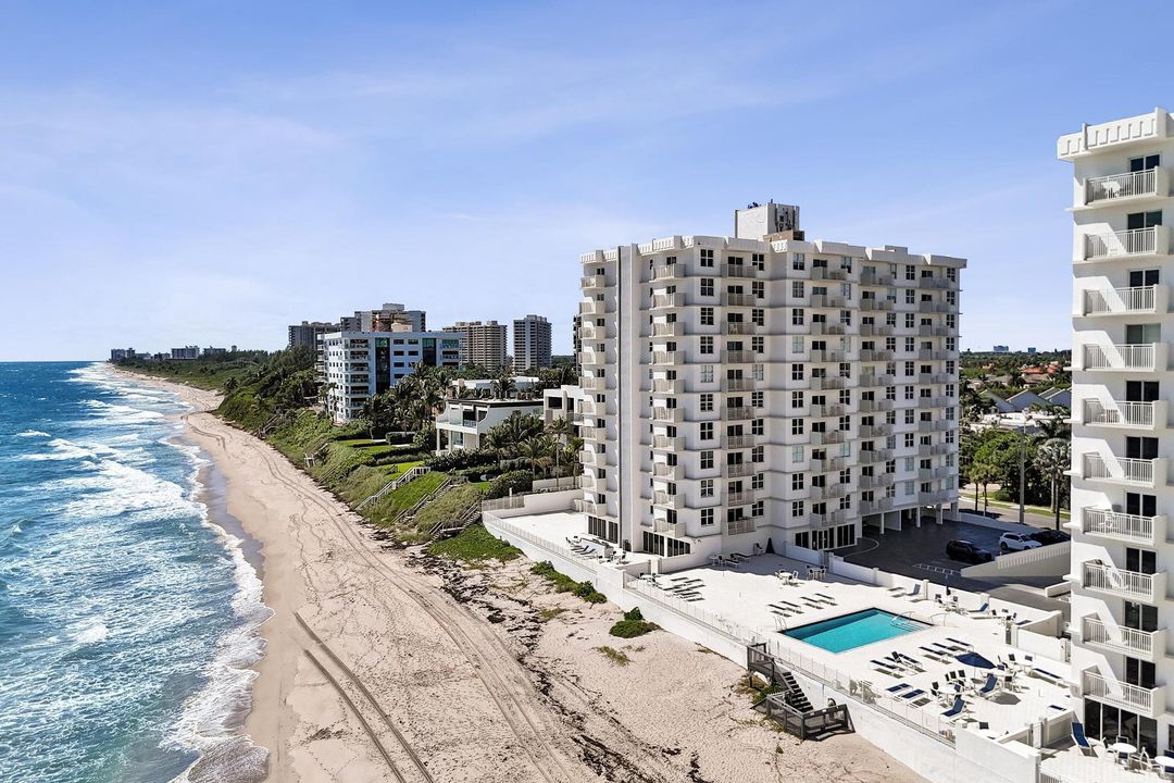 For Sale: $774,900 (2 beds, 2 baths, 1100 Square Feet)