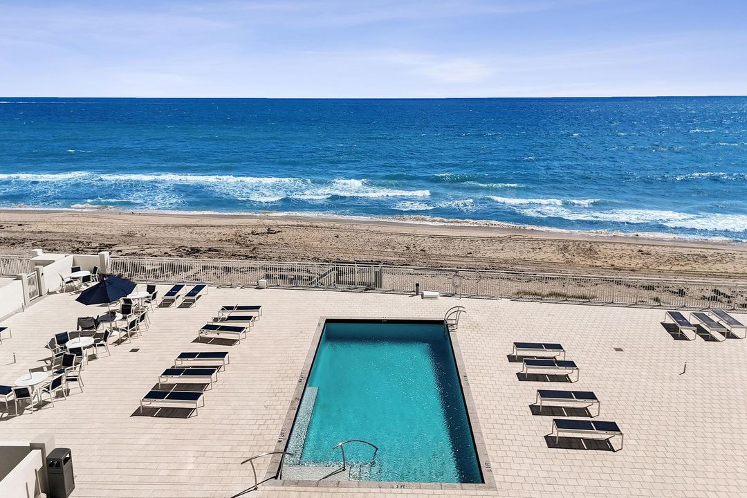 For Sale: $774,900 (2 beds, 2 baths, 1100 Square Feet)