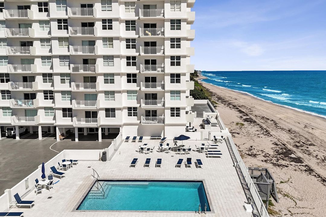 For Sale: $774,900 (2 beds, 2 baths, 1100 Square Feet)